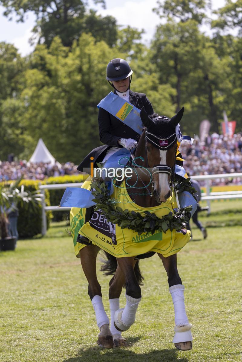 dressage PrizeGiving_Hamburg_20240512_SS350641.jpg